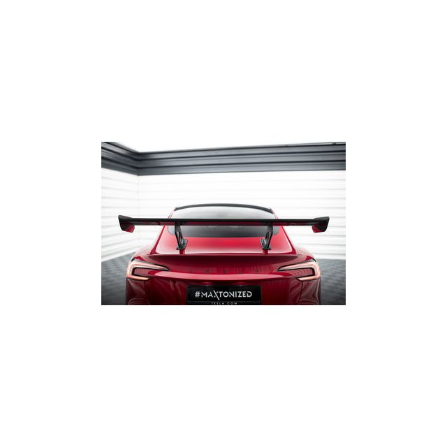 Карбонов спойлер Tesla Model 3