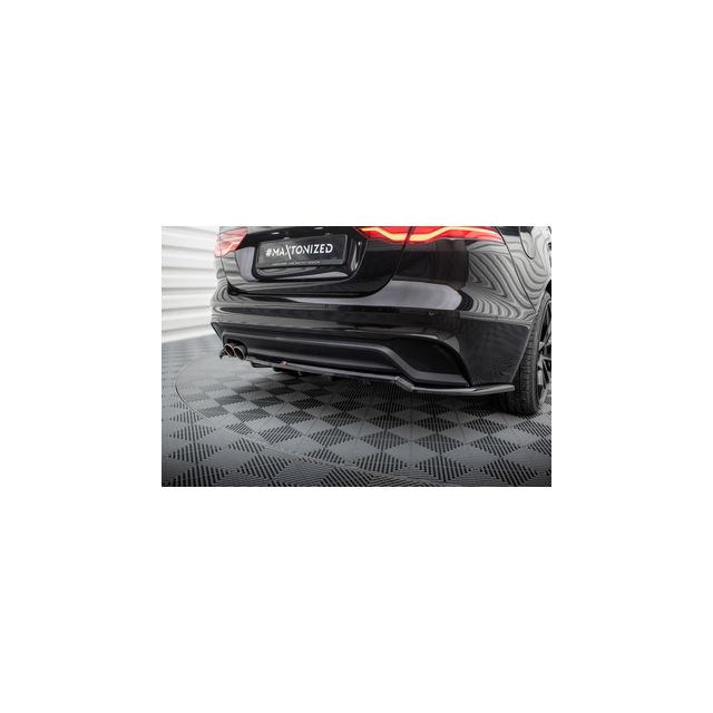 Добавка за задна броня (с вертикални ребра) Jaguar XE X760 Facelift
